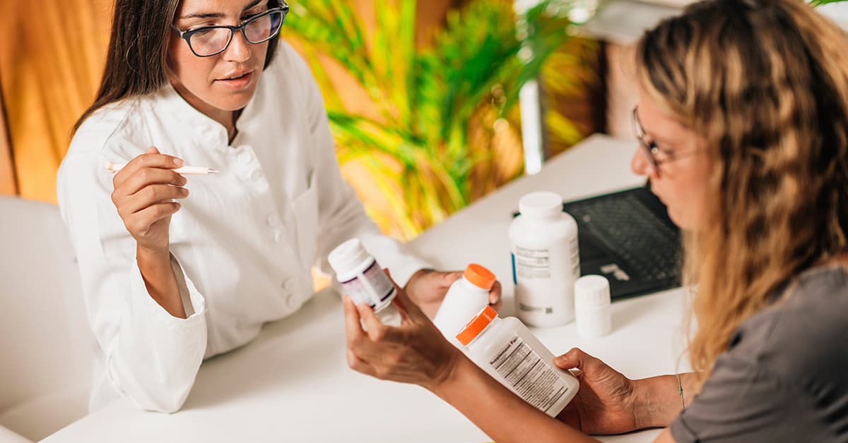 Nutritionist talking to a client, explaining dietary supplements